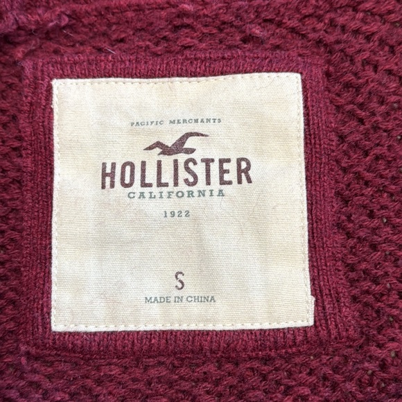 Hollister burgundy color 3/4 length sleeve sweater. Size Small - Picture 6 of 10